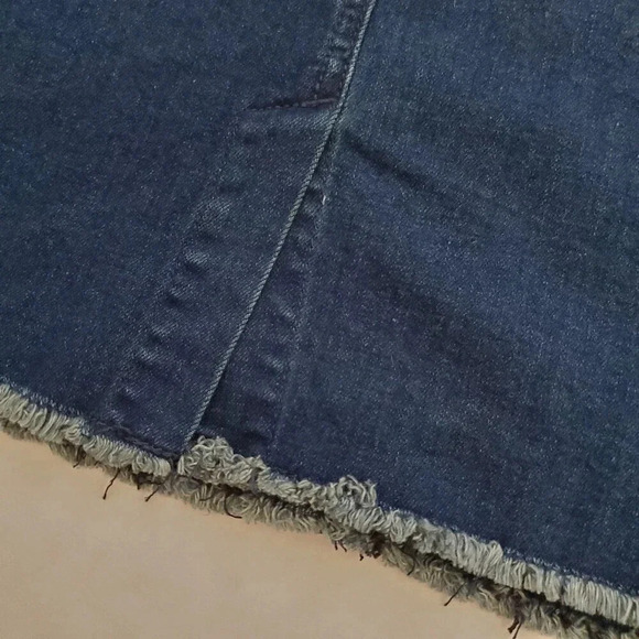 Women's EVY'S TREE Short Denim Skirt Raw Hem Fade Patches SZ 10/12 - Picture 8 of 10